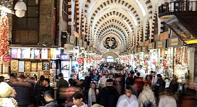 Eminönü'nde yılbaşı yoğunluğu
