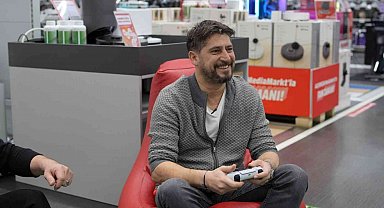 Eski milli futbolculardan oyun konsolunda gol düellosu