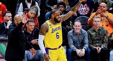 Lebron James'den double-double