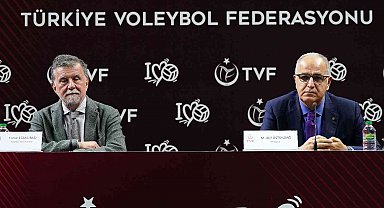 Mehmet Akif Üstündağ: "Biz artık seyirci sayımız ile futbol sahalarına talibiz"
