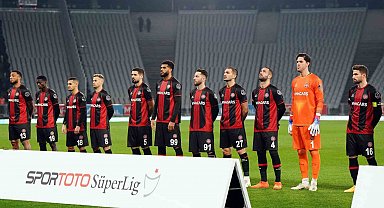 Andrea Pirlo'dan kadroda 2 değişiklik