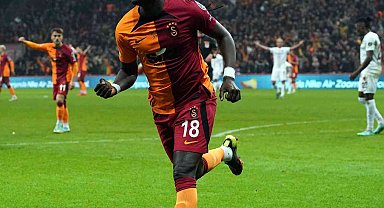Bafetimbi Gomis bu sezonki gol sayısını 10'a çıkardı