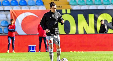 Başakşehir'de Mesut Özil, 125 gün sonra sahada