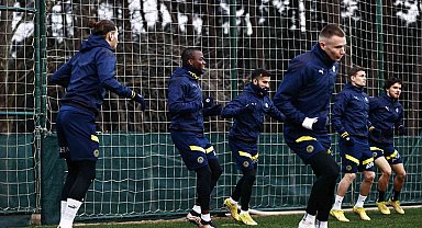 Fenerbahçe, derbi için kampa girdi