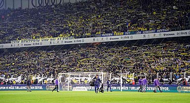 Fenerbahçe taraftarından derbide koreografi