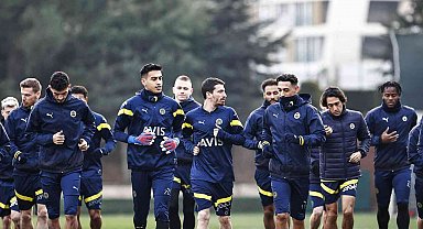 Fenerbahçe, Ümraniyespor maçı için kampa girdi