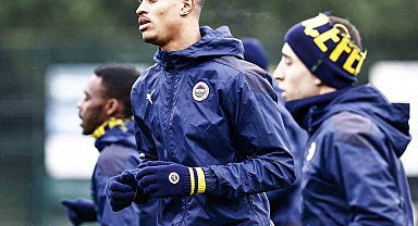 Fenerbahçe'de Oosterwolde takımla ilk antrenmanına çıktı