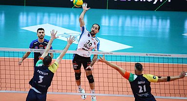 Halkbank çeyrek finalde
