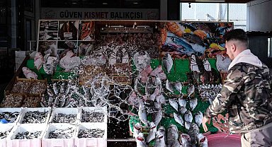 Lodos balık tezgahlarını vurdu, fiyatlar fırladı