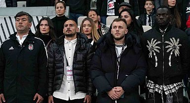 Beşiktaş'ın yeni transferleri maçı tribünden takip etti