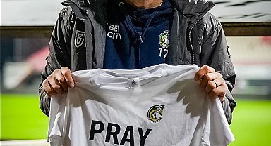 Burak Yılmaz: "Uzakta olabilirim ama aklım, fikrim, kalbim canım ülkem ile"