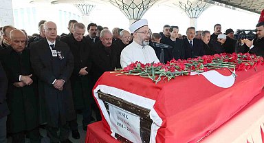 Deniz Baykal'ın cenaze namazı Ahmet Hamdi Akseki Camii'nde kılındı