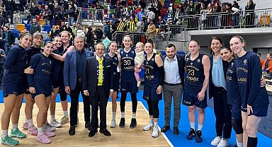 Egemen Bağış, Prag'da Fenerbahçe'yi yalnız bırakmadı