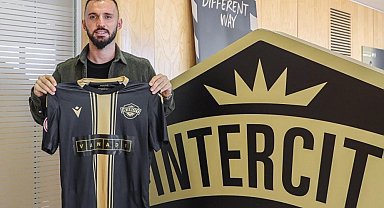 Emre Çolak'ın futbolu bırakması 1 gün sürdü