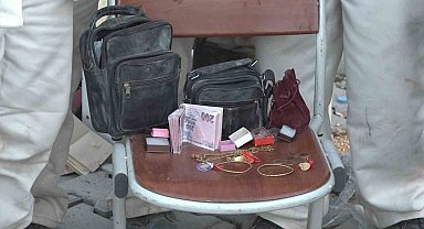 Enkazdan çıkarılan ziynet eşyaları kayda alınıp sahibi bekleniyor