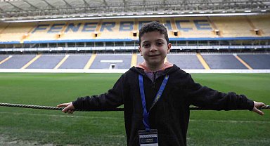 Fenerbahçe, depremzede Kuzey Koşar ve ailesini Ülker Stadı'nda ağırladı