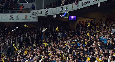 Fenerbahçe taraftarından anlamlı pankart