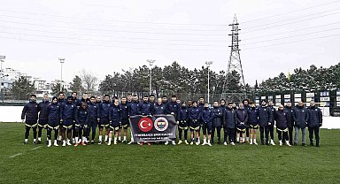 Fenerbahçe'den destek pankartı: 'Ülkemizin başı sağ olsun'