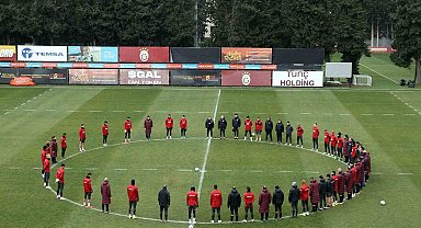 Galatasaray'dan depremde hayatını kaybedenler için saygı duruşu