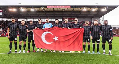 Hull City'den Türk bayraklı saygı duruşu