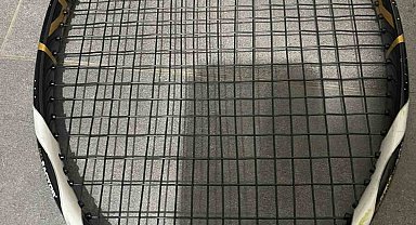 İpek Şenoğlu'nun raketi 60 bin TL'ye satıldı