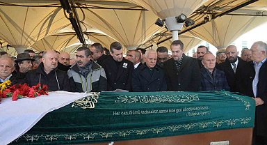 İYİ Partili Koray Aydın'ın annesi son yolculuğuna uğurlandı