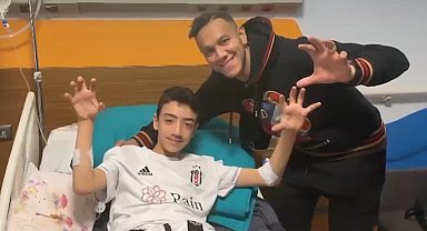 Josef de Souza, depremzede Arda Can ve Cenk ile bir araya geldi
