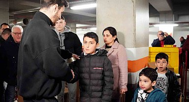 Kahramanmaraşlı depremzede aile, Galatasaraylı futbolcularla bir araya geldi
