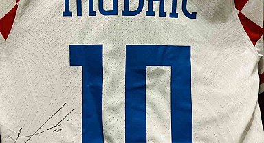 Luka Modric, formasını depremzedelere bağışladı