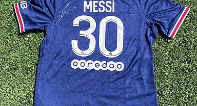 Messi'nin formasından elde edilen gelir depremzedelere bağışlanacak