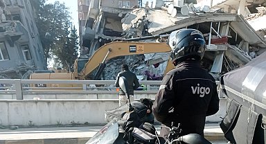 Moto kuryeler depremzedeler için gönüllü olarak hizmet veriyor