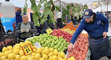Semt pazarlarında kış meyveleri bolluğu