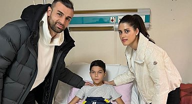 Serdar Dursun, depremzede Ömer'i ziyaret etti