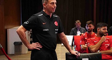 Stefan Kuntz, depremzedeler için kasiyerlik yapacak