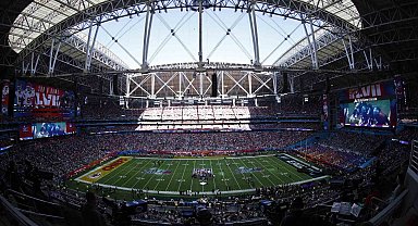Super Bowl'da, depremlerde hayatını kaybedenler anıldı