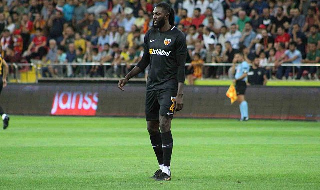Adebayor, futbolu bıraktığını açıkladı