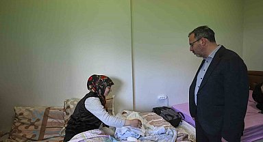 Bakan Kasapoğlu, GSB yurdundaki bebek sevincine ortak oldu