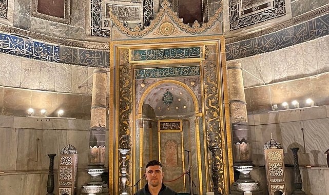 Boksör Muammer Hukic, Ramazan Ayı'nın ilk günü Ayasofya'da namaz kıldı
