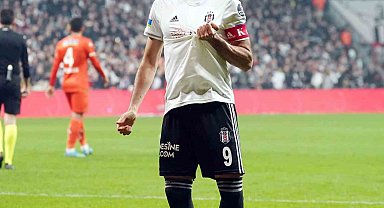 Cenk Tosun: "Beşiktaş'ta kalıyorum"