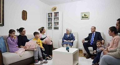 Cumhurbaşkanı Erdoğan, depremzede aileyi ziyaret etti