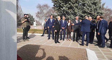 Deniz Baykal, 1 Mart tezkeresinin yıldönümünde mezarı başında anıldı
