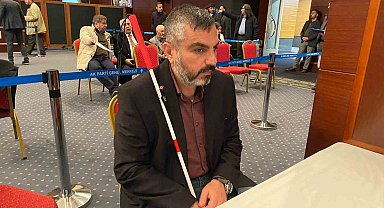 Görme engelli Mehmet Avar AK Parti aday adaylığı için başvuru yaptı
