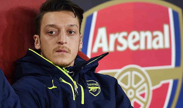 Mesut Özil, futbolu bıraktığını açıkladı