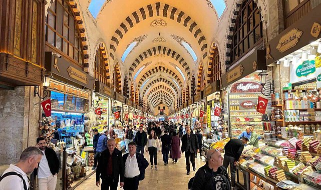 Mısır Çarşısı'nda Ramazan yoğunluğu sürüyor