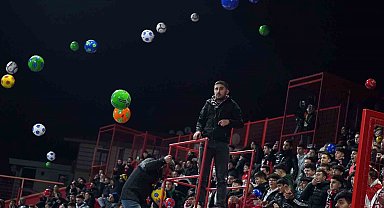 Pendikspor taraftarından depremzede çocuklar için örnek davranış