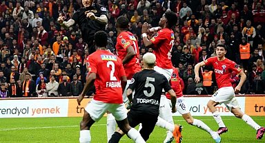 Victor Nelsson cezalı duruma düştü