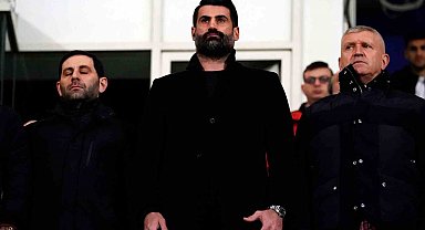 Volkan Demirel, Kasımpaşa-Antalyaspor maçını tribünden izledi