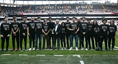 Ahmet Nur Çebi, Rsports Robotik Takımı'nı tebrik etti