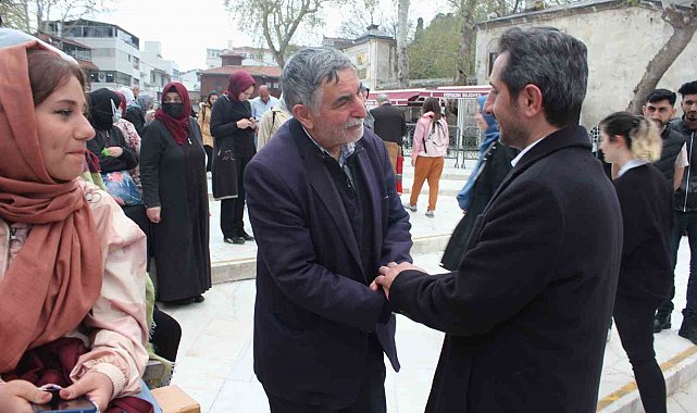 AK Parti Milletvekili Adayı Çiftçioğlu'ndan Kadir Gecesi'nde Eyüpsultan'a ziyaret