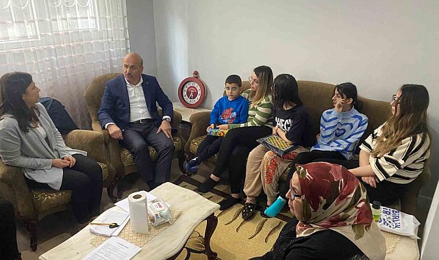 AK Parti Milletvekili Adayı Orhan Narin'den depremzede aileye ziyaret